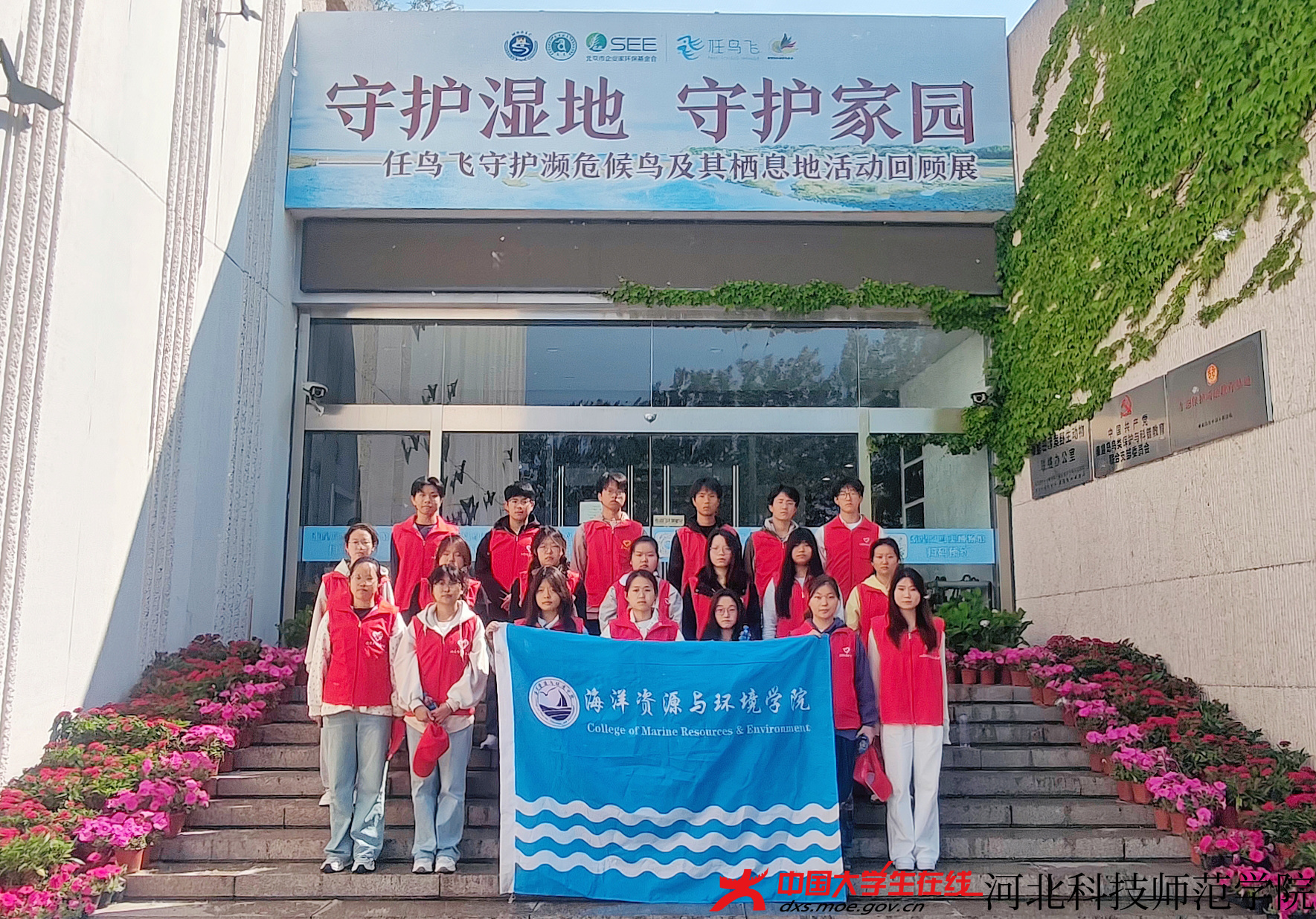 图为志愿者合影(王浡宇 摄).jpg 图为志愿者合影(王浡宇 摄).jpg